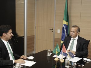 Ministro se compromete em liberar recursos para construir casas populares em Marechal Deodoro