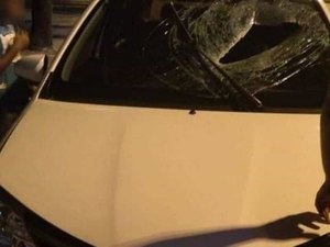 Motorista de aplicativo morre atingido por bloco arremessado de ponte