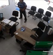 [Vídeo] Câmeras de segurança flagram assalto em empresa