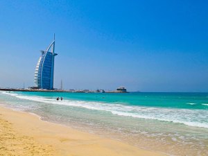 Jovem morre afogada porque pai não deixou salva-vidas tocá-la