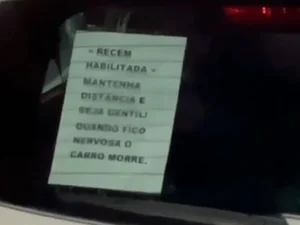 Motorista recém-habilitada deixa bilhete no vidro de trás em SC: 'Quando fico nervosa, o carro morre'
