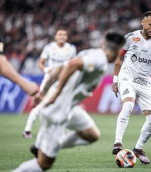 Após derrota, Neymar rasga elogios para a torcida do Corinthians e critica bola do Paulistão