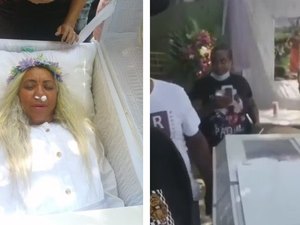 Idosa encena o próprio funeral e viraliza na internet