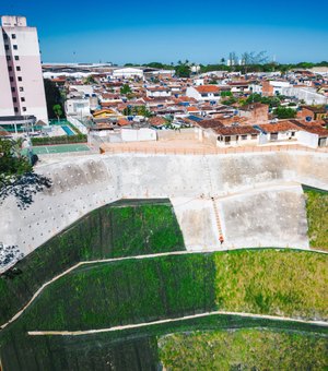Prefeitura fecha 2023 com obras de proteção e contenção em 20 encostas de Maceió