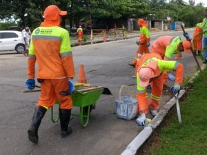 Prefeitura inicia mutirão no canteiro central da Av. Senador Rui Palmeira