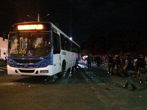 Ônibus na contramão atropela e mata criança de seis anos