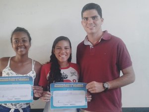 Jovens de Maragogi concluem curso de marketing e vendas