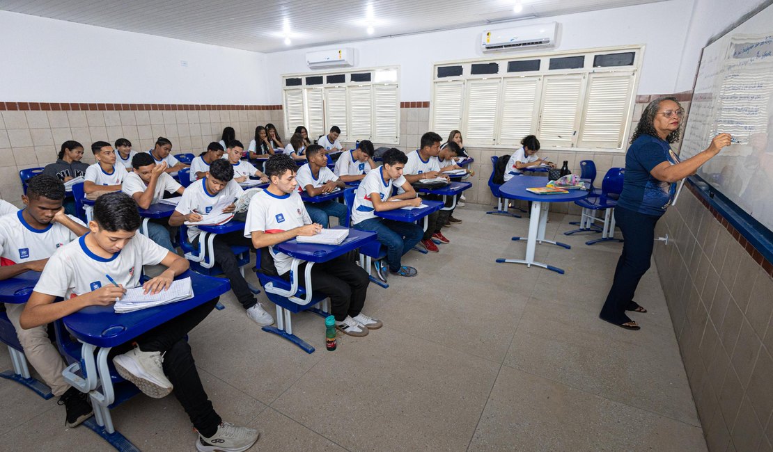 Governo de AL inicia pagamento do Fundef aos profissionais da Educação