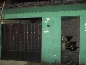 Moradora faz apelo para reconstruir casa destruída em incêndio no Feitosa