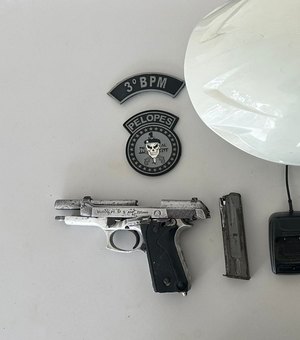 Adolescente é apreendido com arma e moto com suspeita de roubo em Arapiraca