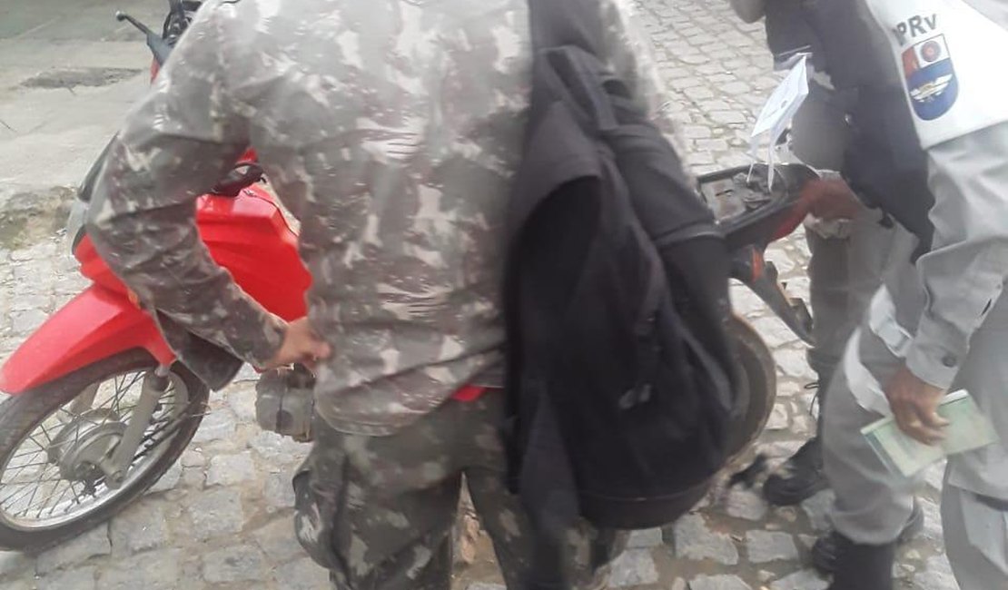 Falso sargento é preso trajando uniforme militar para escapar de blitz