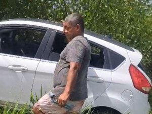 Carro sobra em curva na AL-430, em Passo de Camaragibe