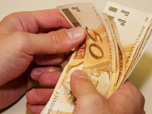 Em acordo, prefeitura deve pagar salários atrasados de servidores