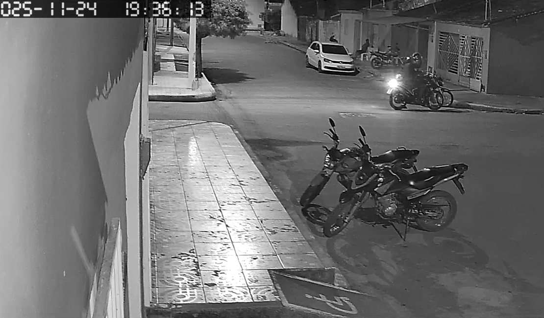 [Vídeo] Motociclista de aplicativo tem celular roubado durante assalto em Arapiraca