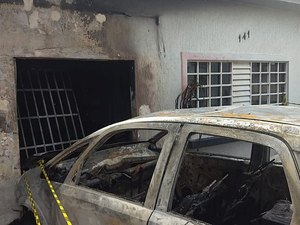 Morador de rua é preso suspeito de incendiar carros e salão de beleza