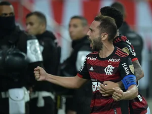 Em nova função, Everton Ribeiro cresce de produção no Flamengo e volta ao radar da Seleção