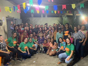 Mulheres que participam do projeto MovimentAção comemoram os festejos juninos com o Arraiá Arretado de Bom