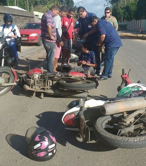 Colisão entre motocicleta deixa um ferido na Avenida Benjamim Freire