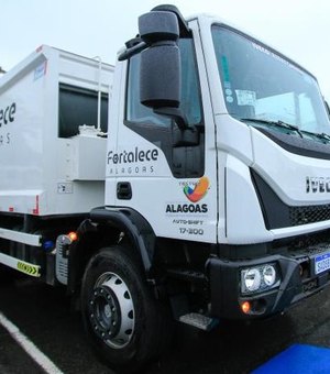 Arapiraca recebe mais dois caminhões-compactadores do governo de Alagoas