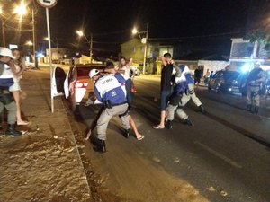 Lei Seca autua mais de dez condutores e recolhe cinco habilitações em Maceió 