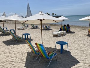 Cobranças abusivas de ambulantes em praias de AL geram denúncias e revolta da população