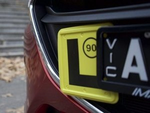 Câmara quer obrigar condutor novato a usar placa de identificação no carro