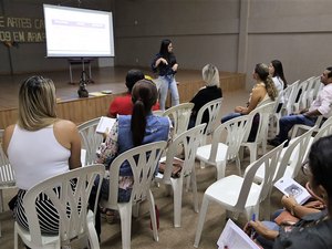 Professores de escolas municipais aprendem a Língua Brasileira de Sinais