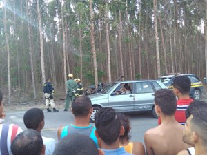 Perseguição policial deixa dois suspeitos mortos na AL-210, em Atalaia