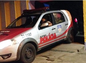 Vítima de sequestro é encontrada na mala do carro através de mensagens de celular