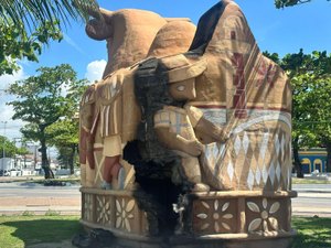 Polícia diz que vandalismo contra escultura do Alagoas Feita à Mão será punido com rigor