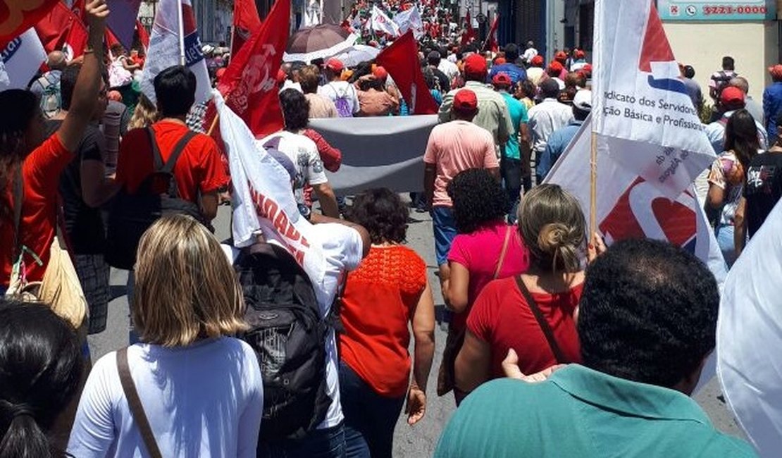 Manifestantes protestam contra a Reforma da Previdência no Centro