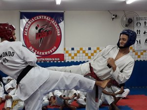 Artes marciais transformam vidas de oitenta adolescentes no Jacintinho