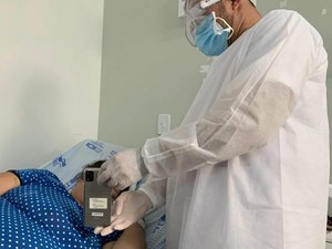 Técnicos e pacientes superam traumas da Covid-19 com a ajuda de psicólogos do HEA