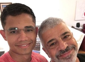 Lulu Santos oficializa união estável com Clebson Teixeira e diz nascer de novo