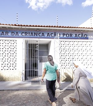 Prefeita visita Lar da Criança Ação por Ação em Palmeira dos Índios