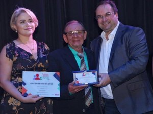 Governador em exercício homenageia Servidores Destaque da Educação