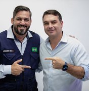 Flávio Bolsonaro reconhece trabalho de Leonardo em Alagoas; 'defesa de Deus, família e patriotismo'