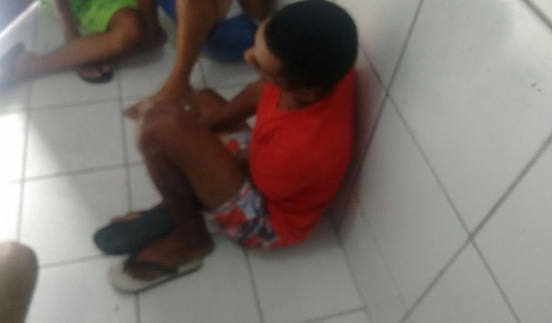 Jovem é preso com amigo sob posse de maconha em Maceió