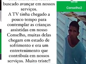 [Vídeo] Criminoso arromba portão do Conselho Tutelar e furta tv de 40 polegadas