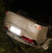 Motorista perde controle de veículo e capota no Sertão 