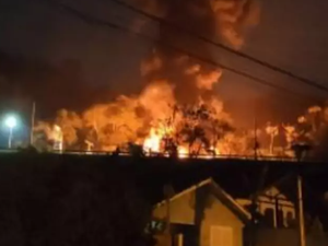 Fogo, bomba e dinheiro espalhado no chão: Criciúma tem noite de ataque criminoso