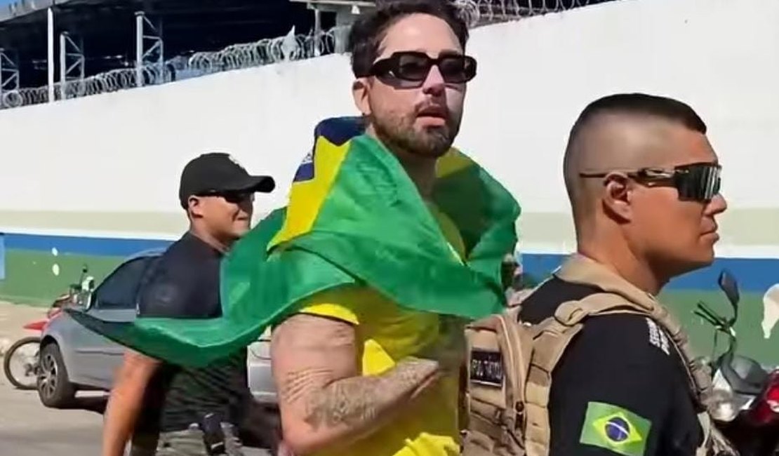Rico Melquiades vota com bandeira do Brasil: “Não quero ter que ir morar em Paraguay”