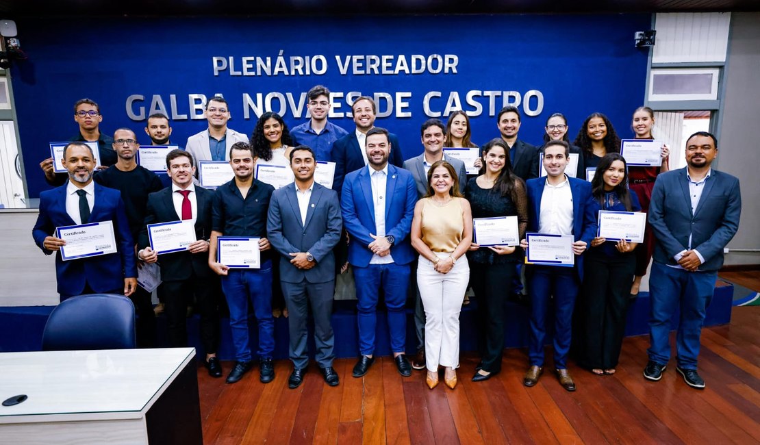 Câmara entrega certificados a servidores após jornada de capacitação da Escola do Legislativo