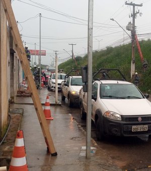 Equatorial retira postes de calçadas do bairro Planalto