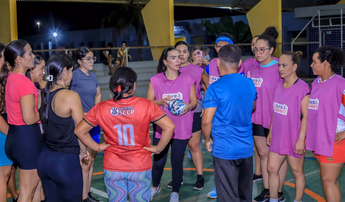 ‘Ela Se Garante’: Aula inaugural de handebol e futsal atrai público em Penedo
