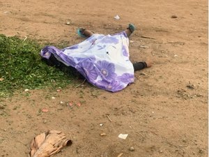 Jovem de 18 anos é encontrado morto a tiros em terreno baldio em Arapiraca