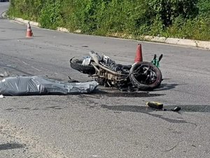 Motociclista morre após colisão com van na Ladeira da Chesf, em Rio Largo