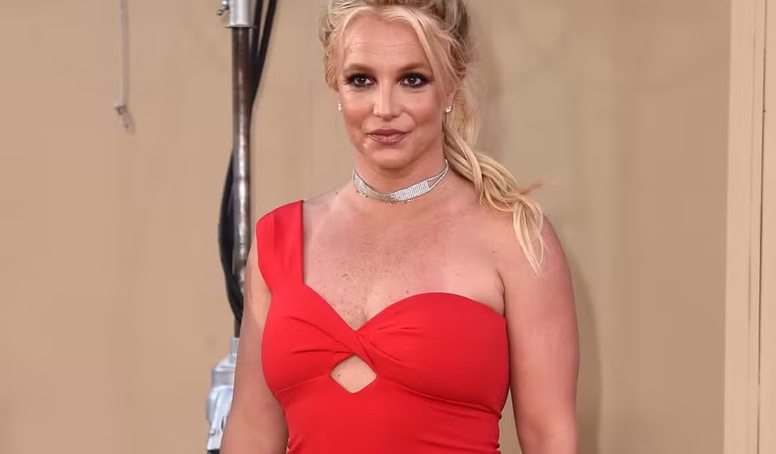Britney Spears se interna em clínica de reabilitação após ser presa suspeita de dirigir sob efeito de álcool e drogas