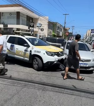Viatura do BPTran se envolve em acidente no bairro da Jatiúca em Maceió