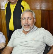 Padre Eraldo vive dilema sobre reeleição em Delmiro Gouveia